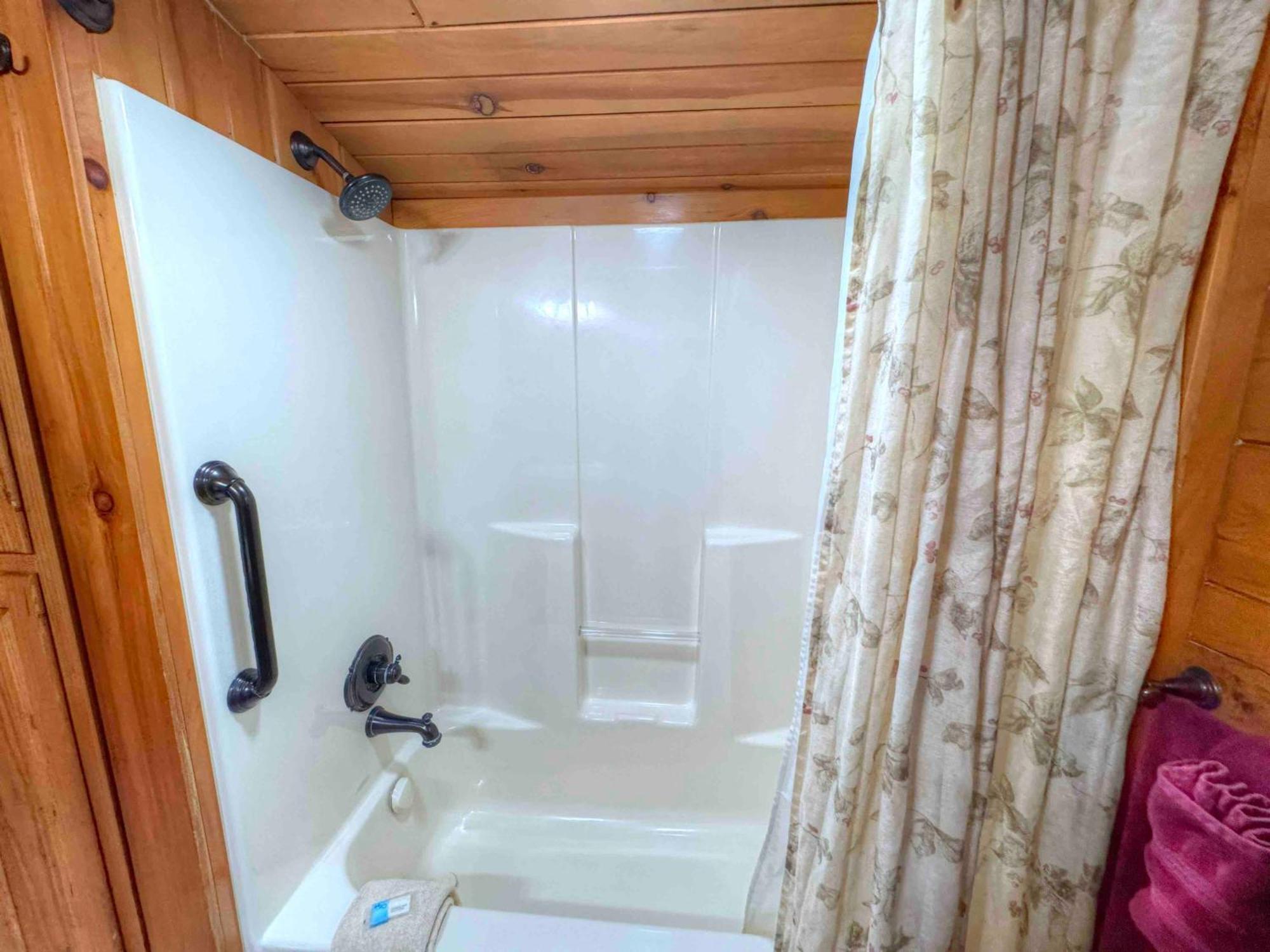 Ferngully Creek Cabins 米勒斯堡 外观 照片