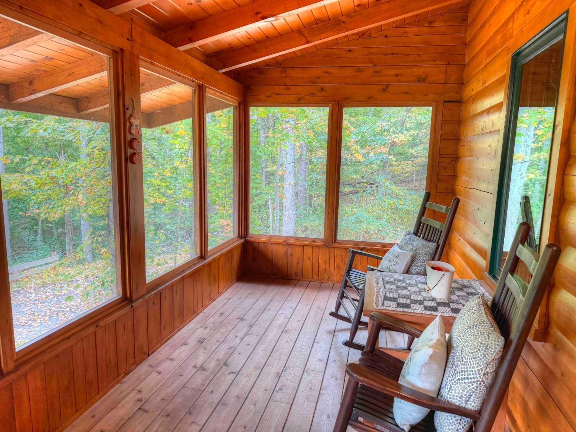 Ferngully Creek Cabins 米勒斯堡 外观 照片